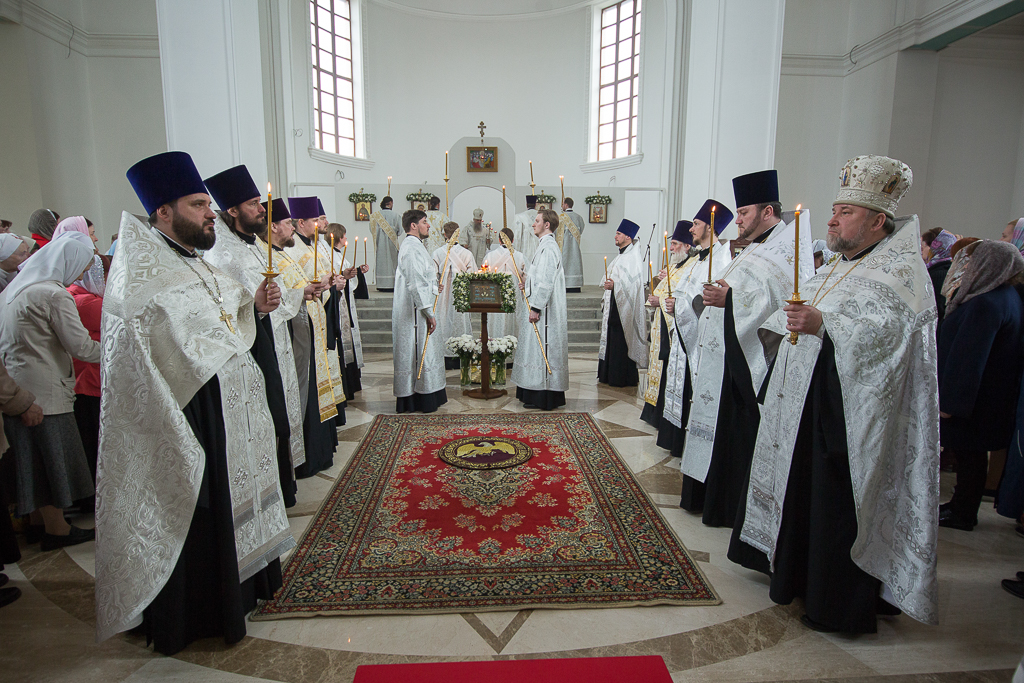 27 мая, митрополит Санкт-Петербургский и Ладожский Варсонофий совершил Всенощное бдение в храме Рождества Пресвятой Богородицы в Рыбацком.