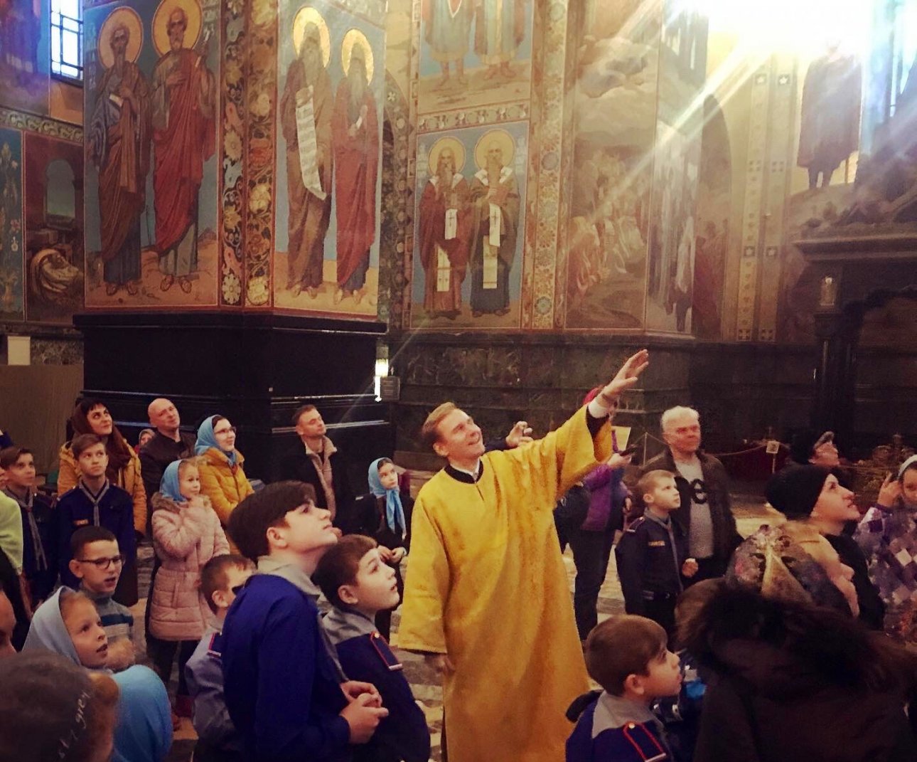 Учащиеся воскресной школы из Рыбацкого молились в "Спасе-на-Крови"