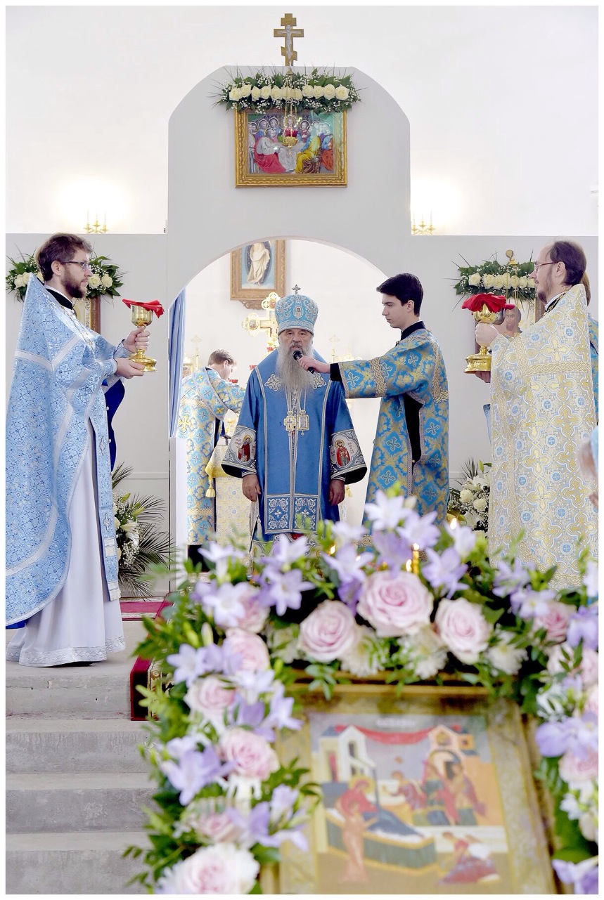 Митрополит Варсонофий совершил Божественную литургию в храме Рождества Пресвятой Богородицы в Рыбацком