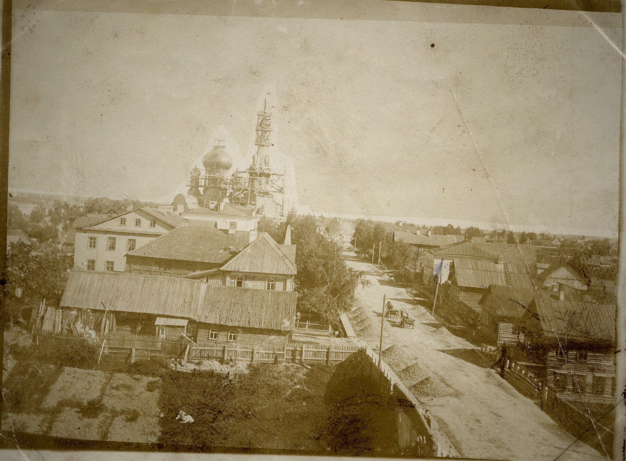 Храм Покрова Пресвятой Богородицы в селе Рыбацком в лесах в начале 20 века.