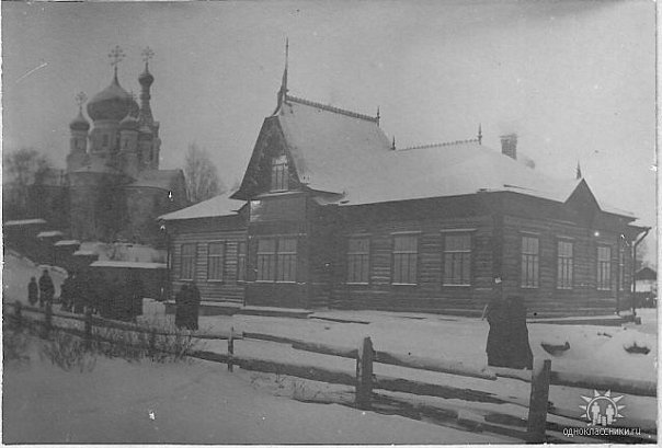 Церковно-приходская школа при храме Покрова Пресвятой Богородицы в селе Рыбацком в начале 20 века.